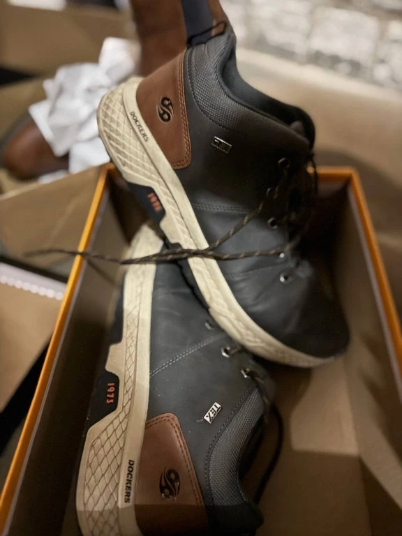 Foto Marken-Schuhwerk aus Restposten (Mix, alle Jahreszeiten)