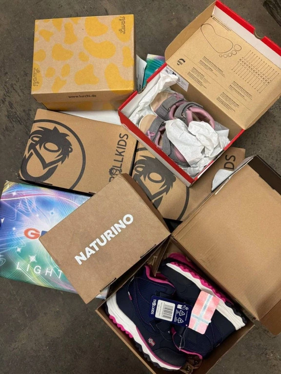 Foto Restposten Marken-Kinderschuhe (Mix, alle Jahreszeiten)