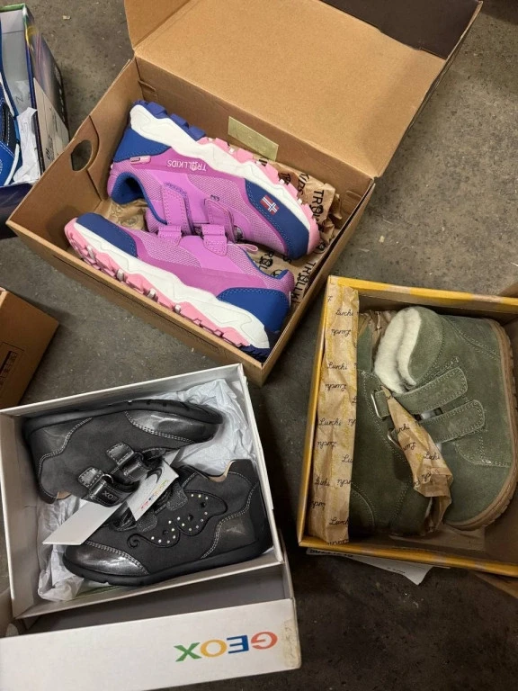 Foto Restposten Marken-Kinderschuhe (Mix, alle Jahreszeiten)