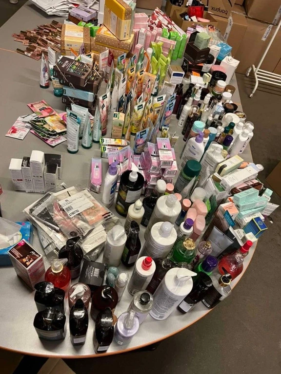 Foto Restposten: Mix von Marken-Kosmetik