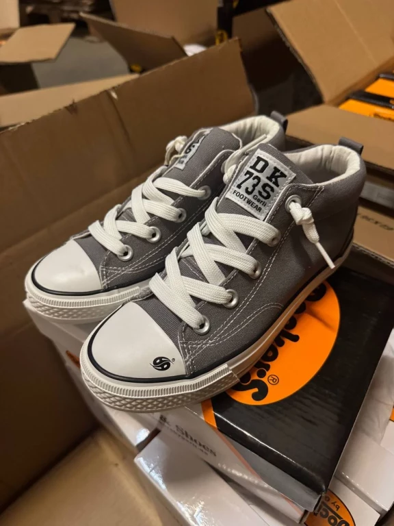 Foto Restposten Kindersneakers!