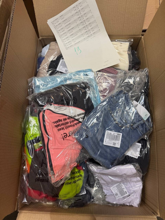 Foto Restposten Damen Sommer Markenkleidung Deutschland
